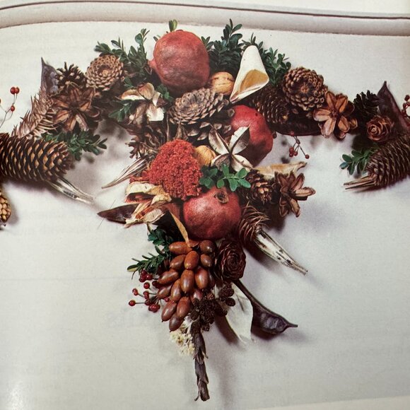 Colonial Williamsburg Decorates for Christmas & Martha Stewart Christmas - Picture 5 of 14